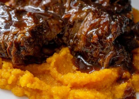 Beef tips with veggie mash