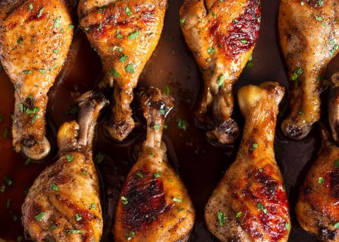 Spiced chicken legs with cucumber salad