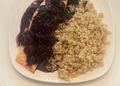 Salmon with blueberry sauce